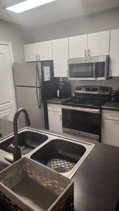 Modern 2Br Oasis! Appartement Phoenix Buitenkant foto